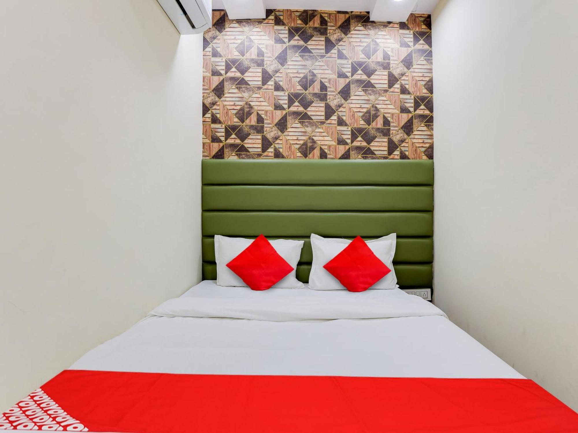 Hotel O Kb Villa Ahmedabad Bagian luar foto