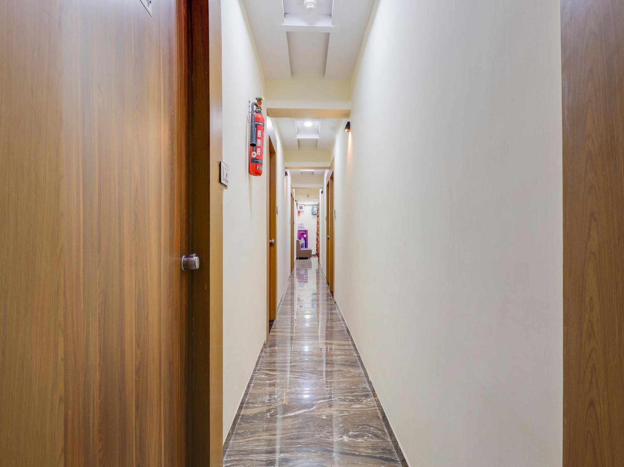 Hotel O Kb Villa Ahmedabad Bagian luar foto