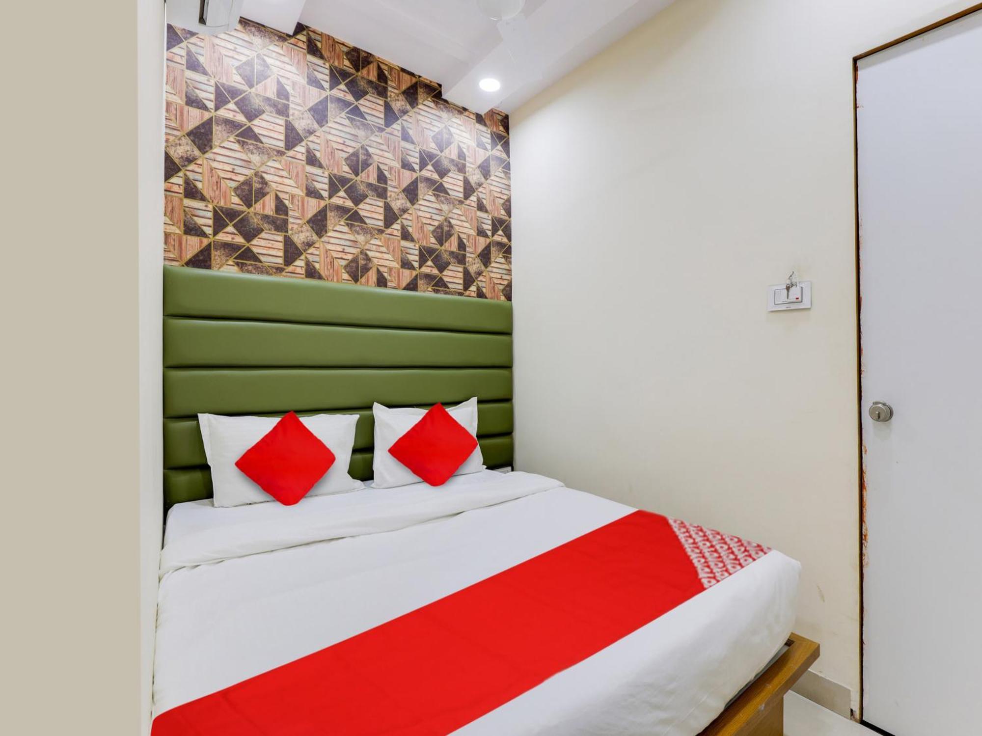 Hotel O Kb Villa Ahmedabad Bagian luar foto