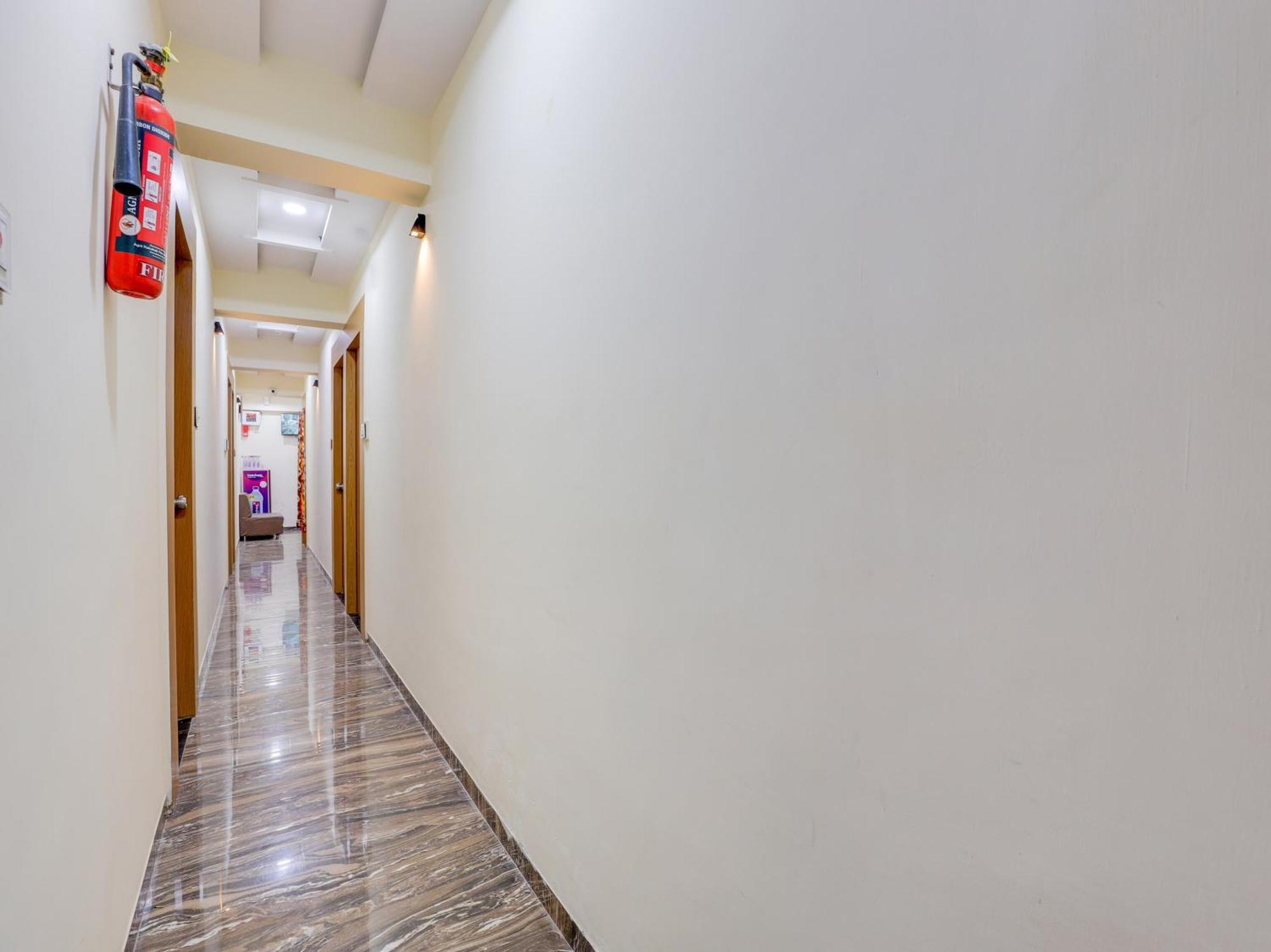 Hotel O Kb Villa Ahmedabad Bagian luar foto